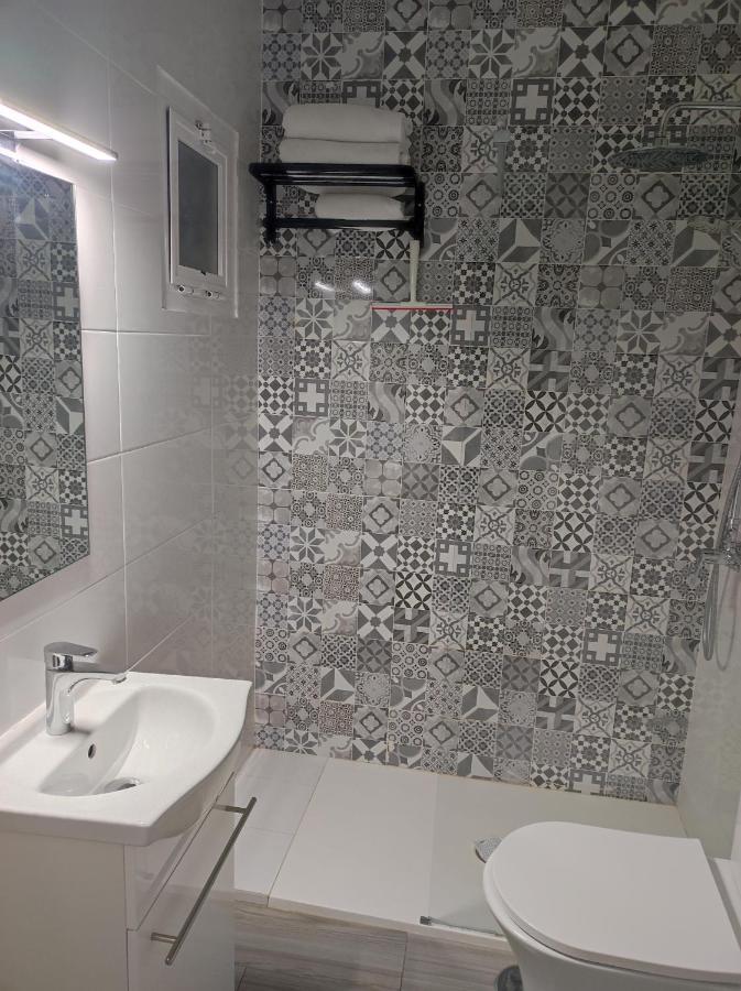 Saltillo Alto Gray Studio. Vistas Al Mar Y Piscina Torremolinos Luaran gambar